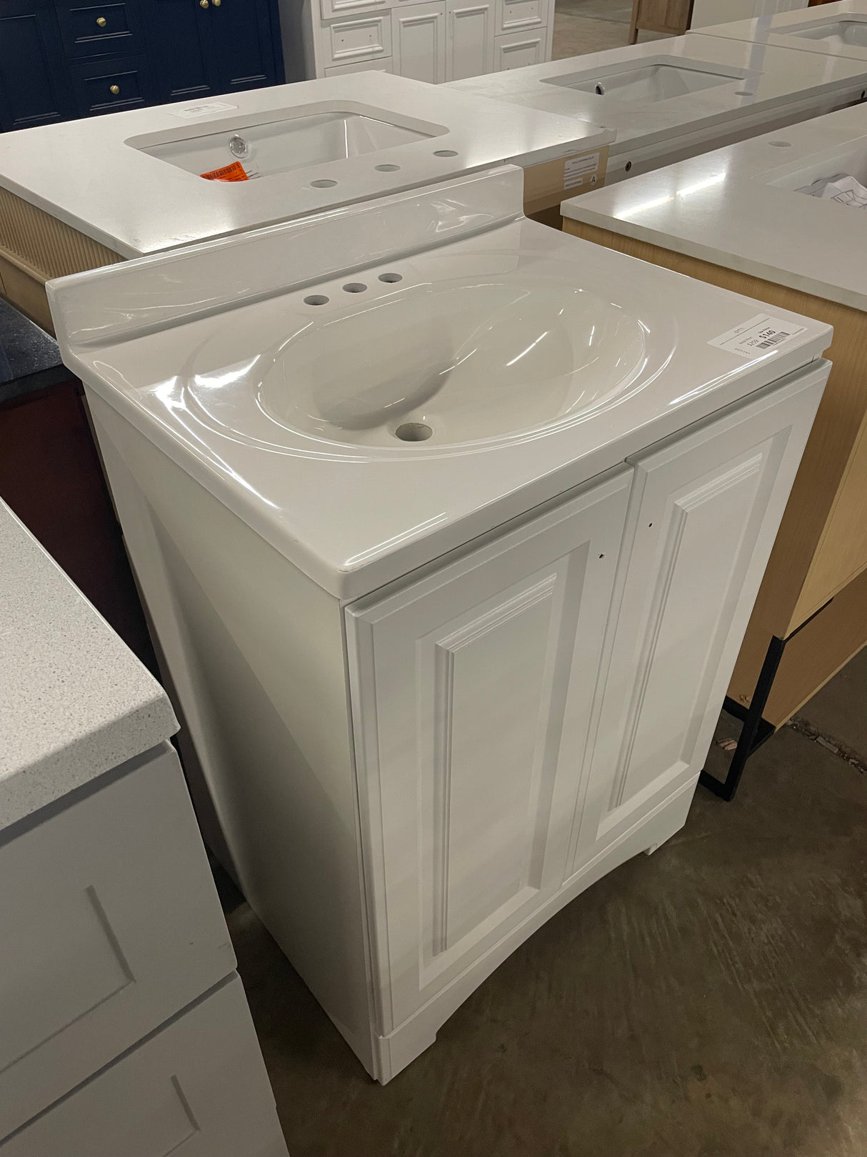 Everdean 25 in. W x 19 in. D x 34 in. H Single Sink Freestanding Bath Vanity in White with White Cultured Marble Top