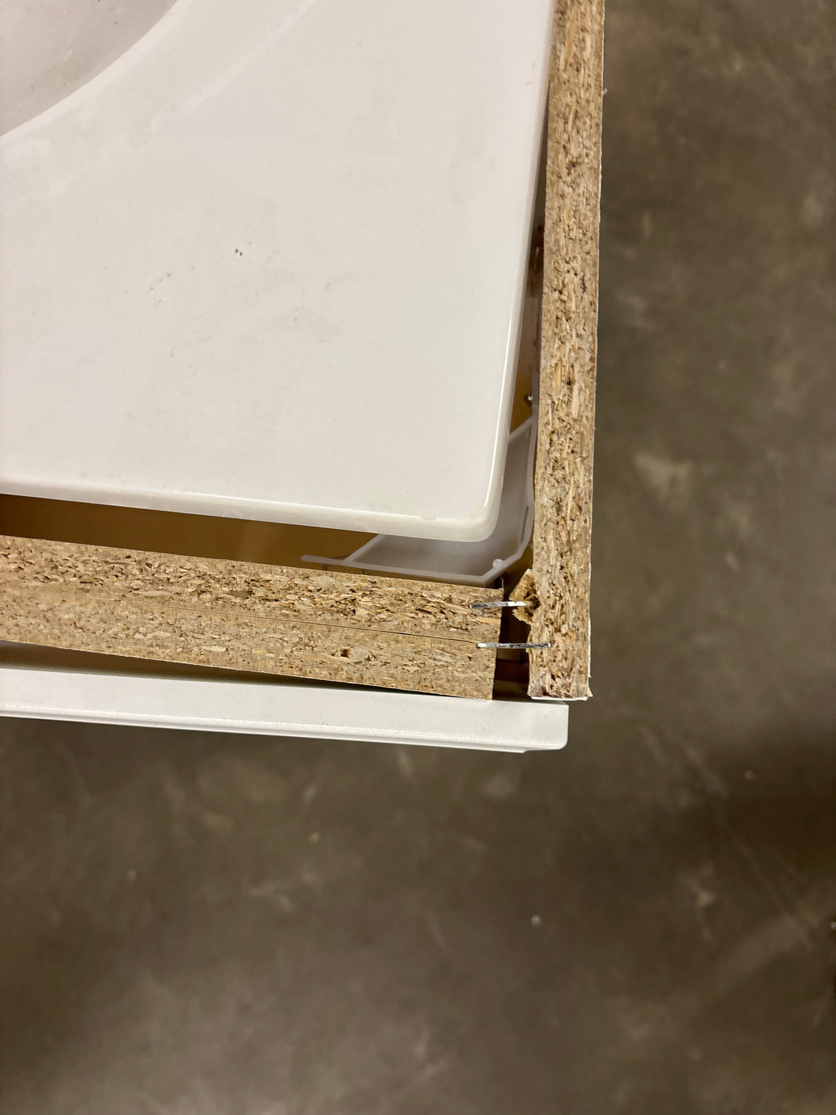 Everdean 25 in. W x 19 in. D x 34 in. H Single Sink Freestanding Bath Vanity in White with White Cultured Marble Top