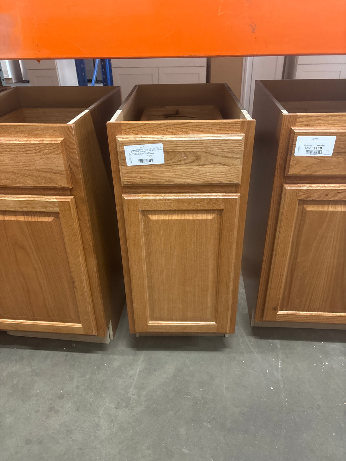 Hampton Assembled 15x34.5x24 in. Base Kitchen Cabinet with Ball-Bearing Drawer Glides in Medium Oak