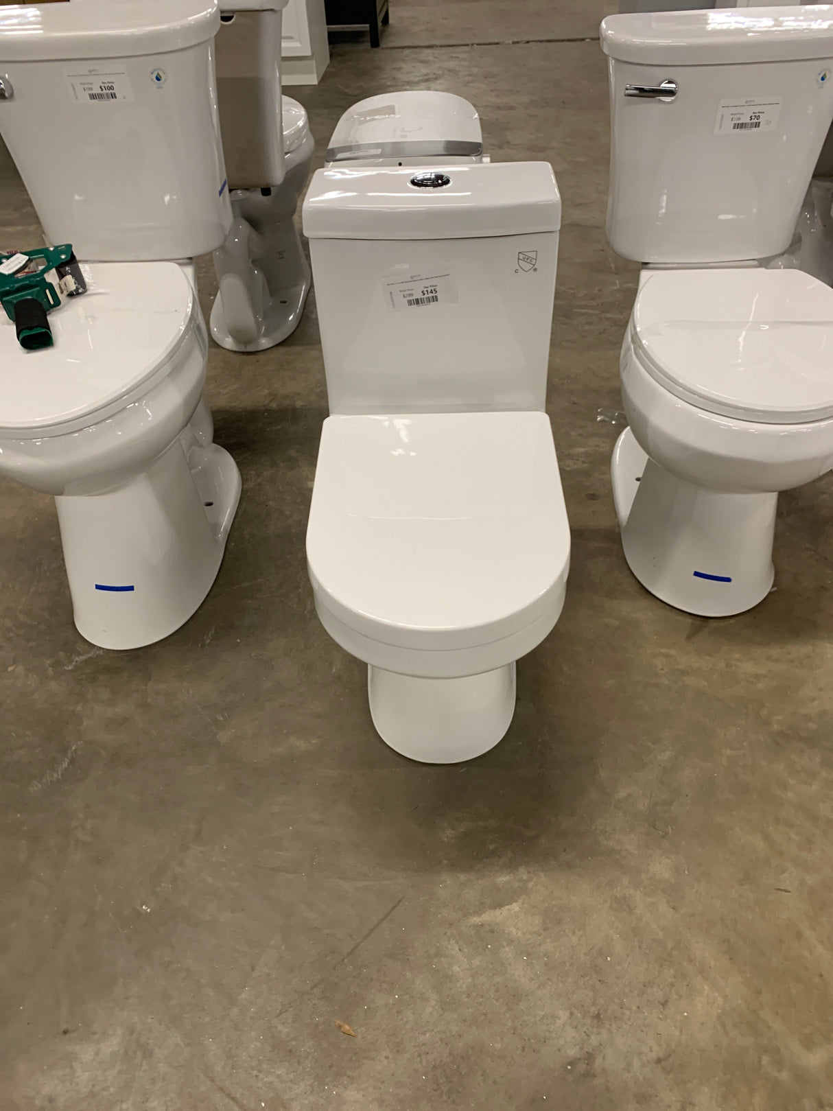 One-Piece 1.1/1.6 GPF Dual Flush Round Toilet in White Soft Close Seat Included