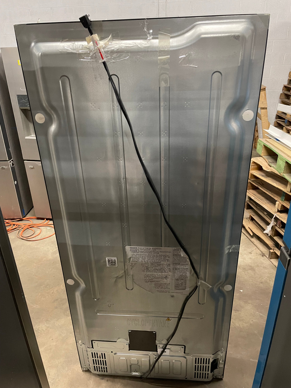 32.6 in. 20 cu. ft. Frost Free Defrost, Garage Ready Upright Freezer in Carbon