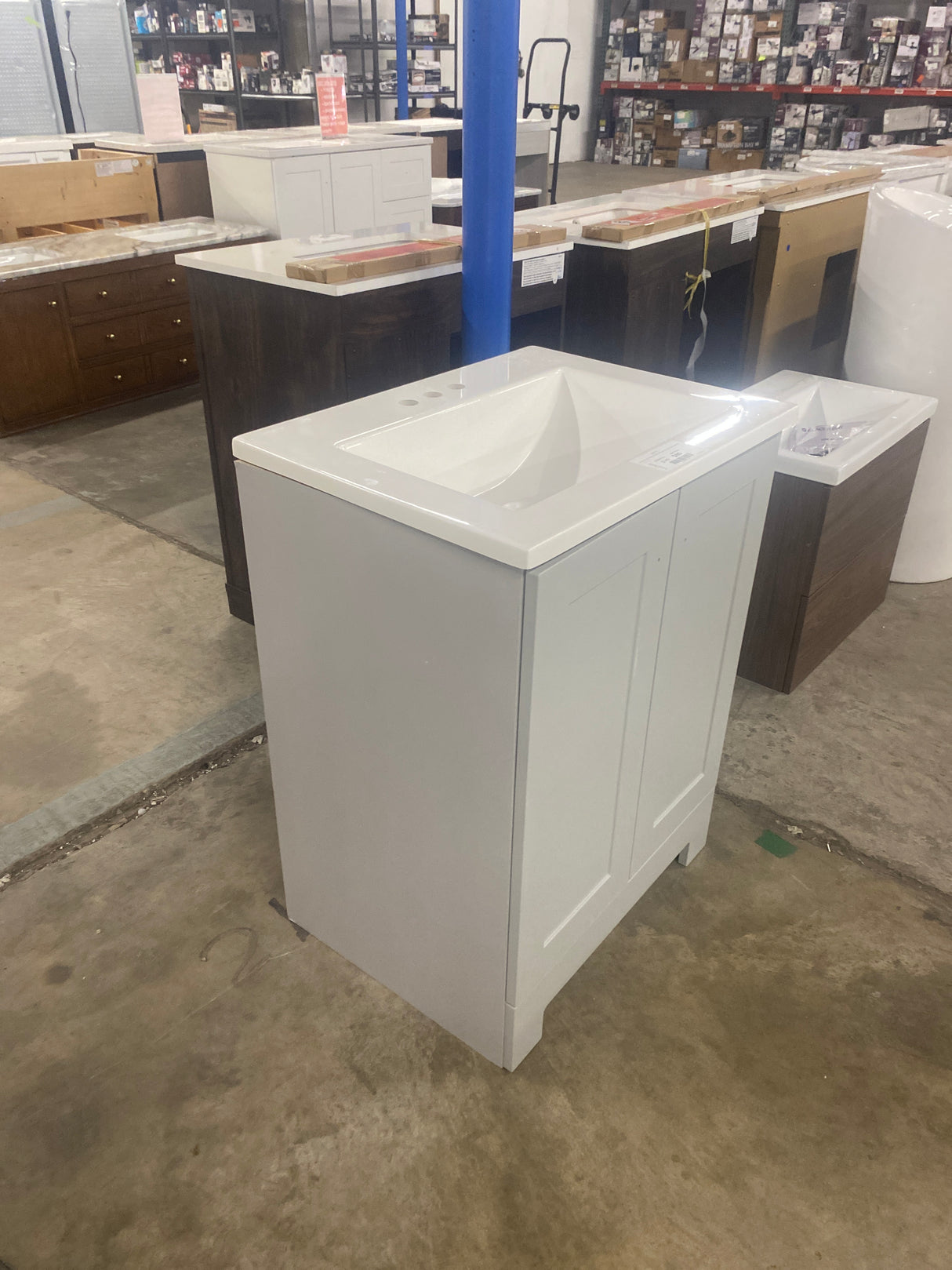 24 in. W x 19 in. D x 33 in. H Single Sink Freestanding Bath Vanity in Pearl Gray with White Cultured Marble Top