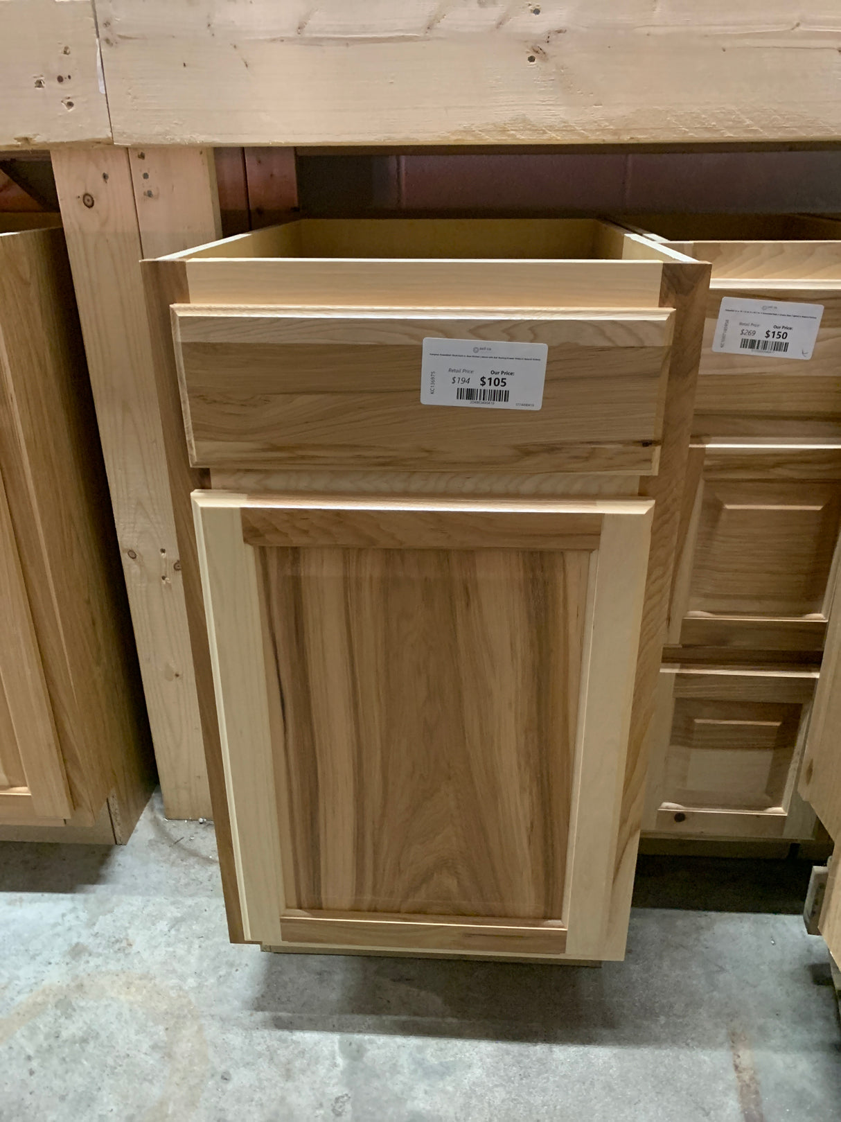Hampton Assembled 18x34.5x24 in. Base Kitchen Cabinet with Ball-Bearing Drawer Glides in Natural Hickory