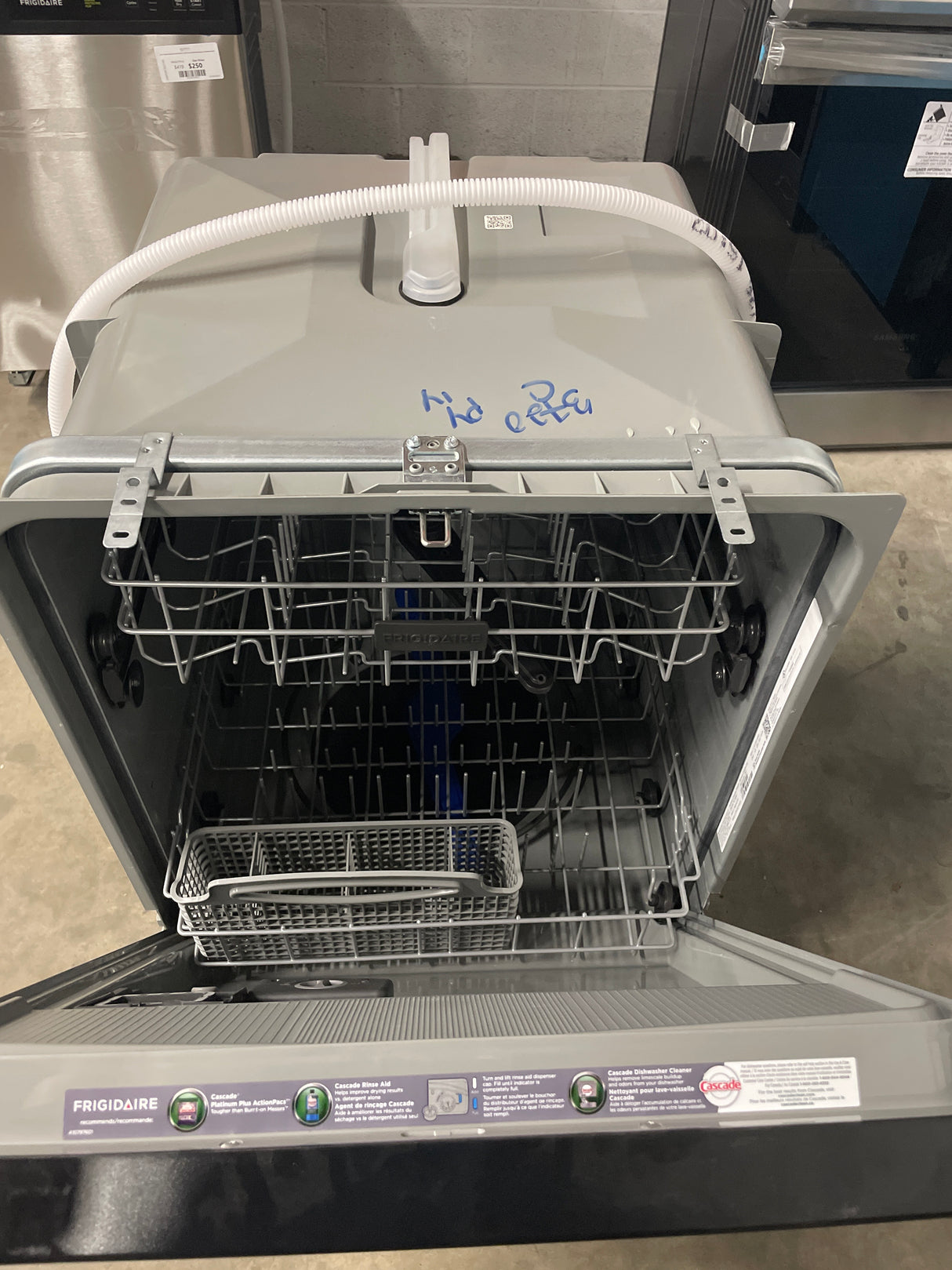 24 in. Front Control Smart Built-In Tall Tub 62 dBA Dishwasher in Stainless Steel