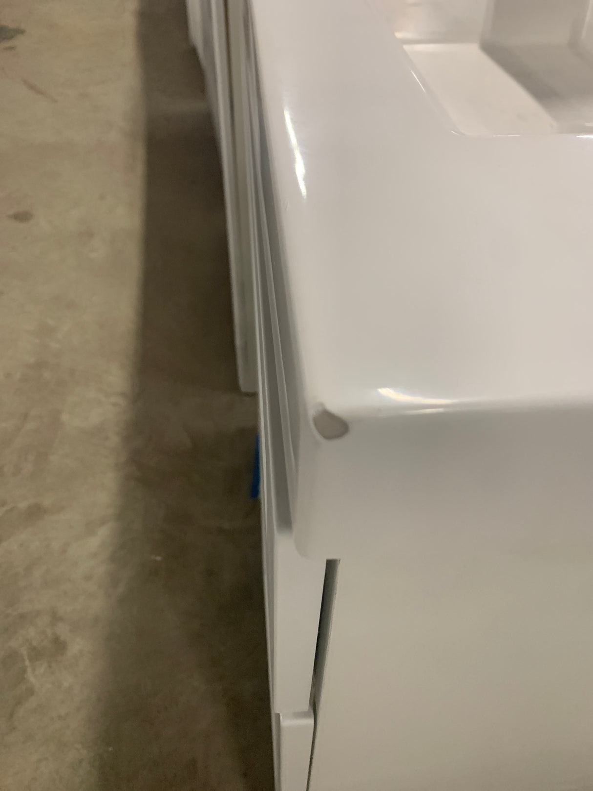 Everdean 31 in. W x 19 in. D x 34 in. H Single Sink Freestanding Bath Vanity in White with White Cultured Marble Top
