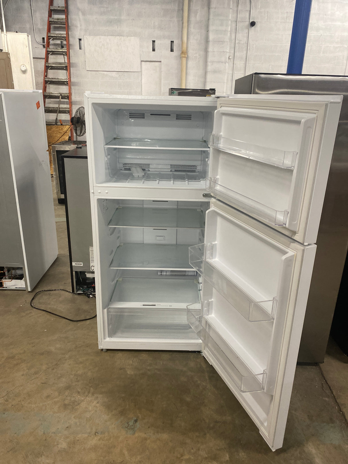 14.2 cu. ft. Top Freezer Refrigerator in White