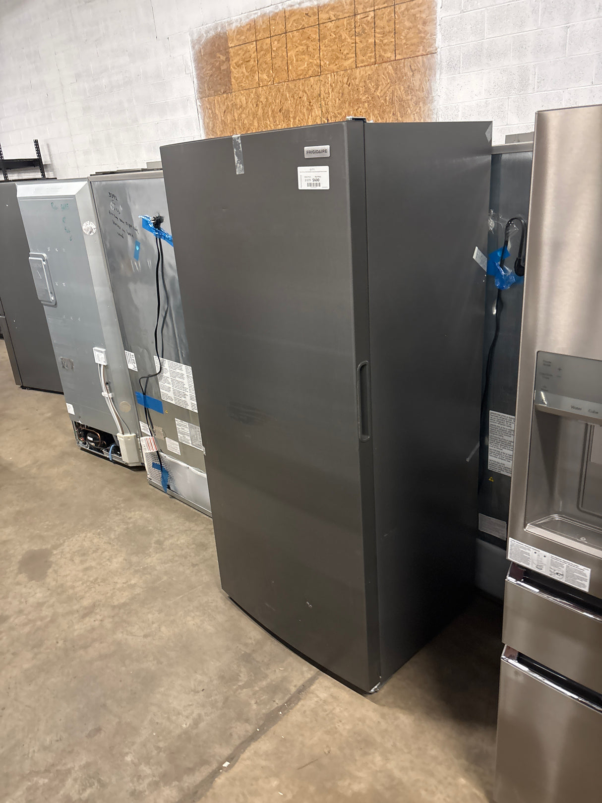 32.6 in. 20 cu. ft. Frost Free Defrost, Garage Ready Upright Freezer in Carbon