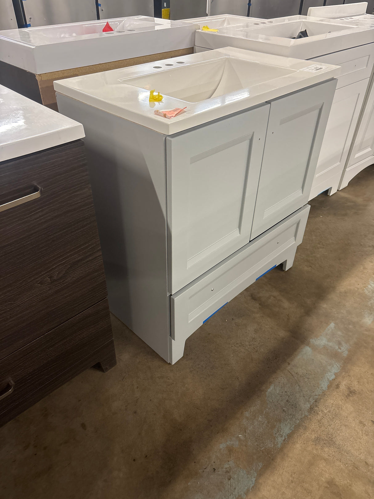 Delridge 31 in. Single Sink Pearl Gray Bath Vanity with White Cultured Marble Top (Assembled)