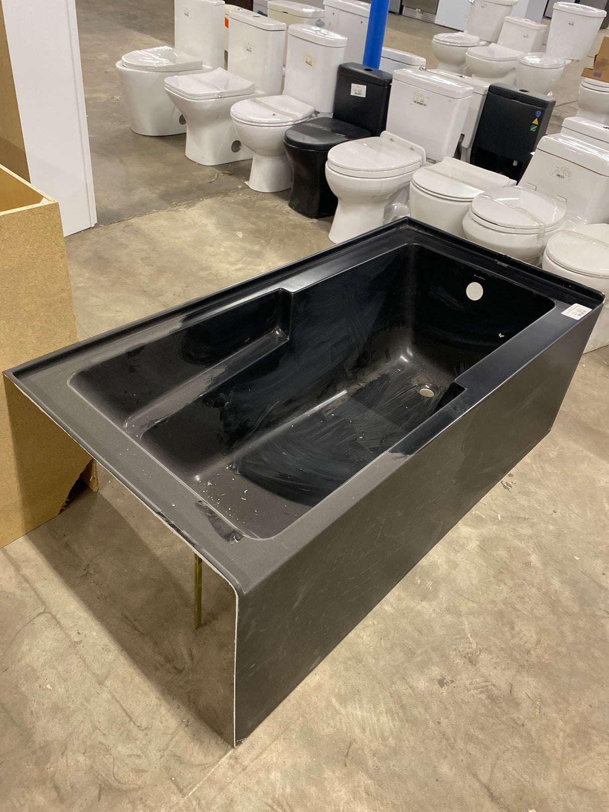 Voltaire 60 in. Acrylic Right Drain Rectangular Alcove Bathtub in Matte Black