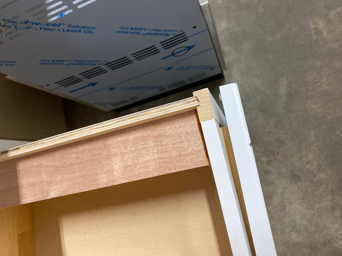 Arlington 12 in W x 21 in D x 34.5 in H in Vesper White Assembled Plywood Bath-Drawer Base Kitchen Cabinet with 3-Drawer