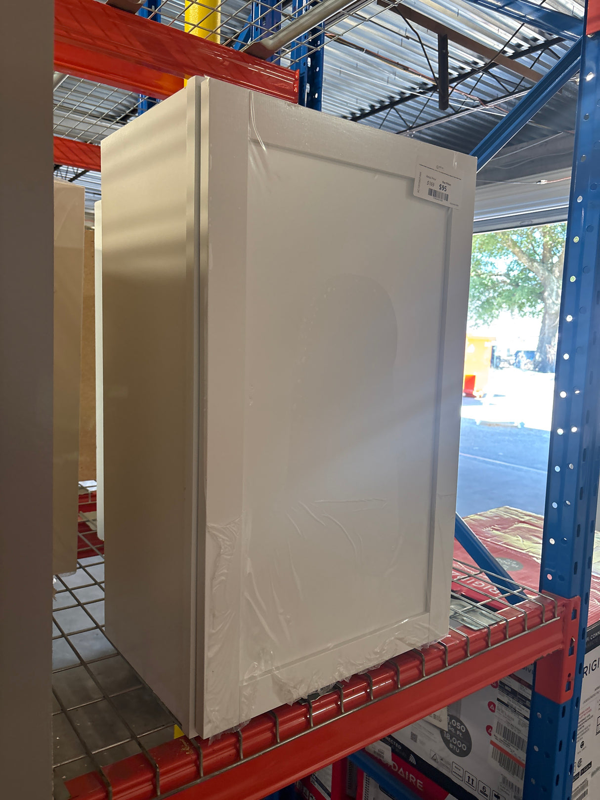 Courtland Shaker Assembled 18 in. x 30 in. x 12 in. Stock Wall Kitchen Cabinet in Polar White Finish