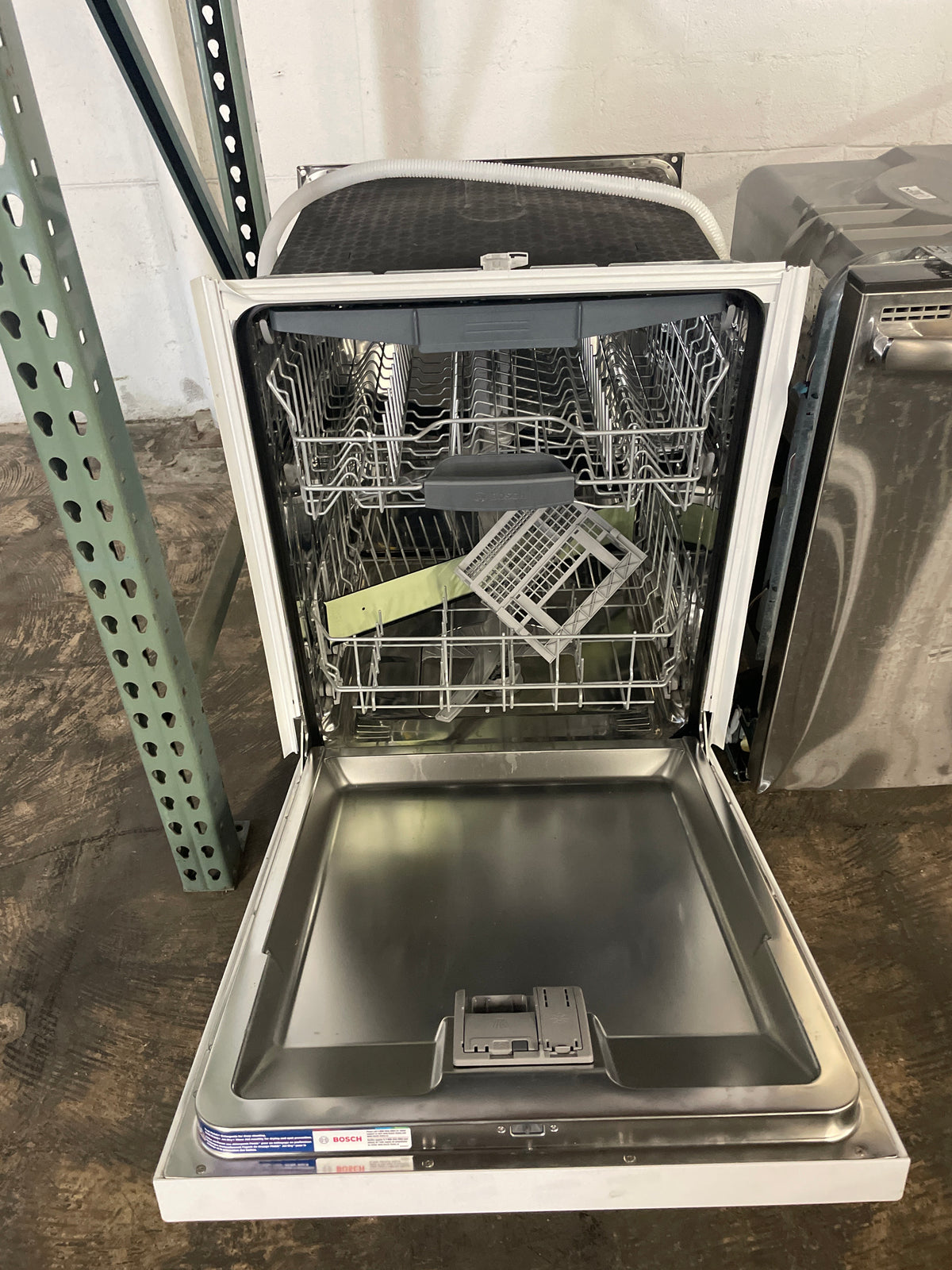 Bosch 300 Series Front Control Recessed Handle Dishwasher
