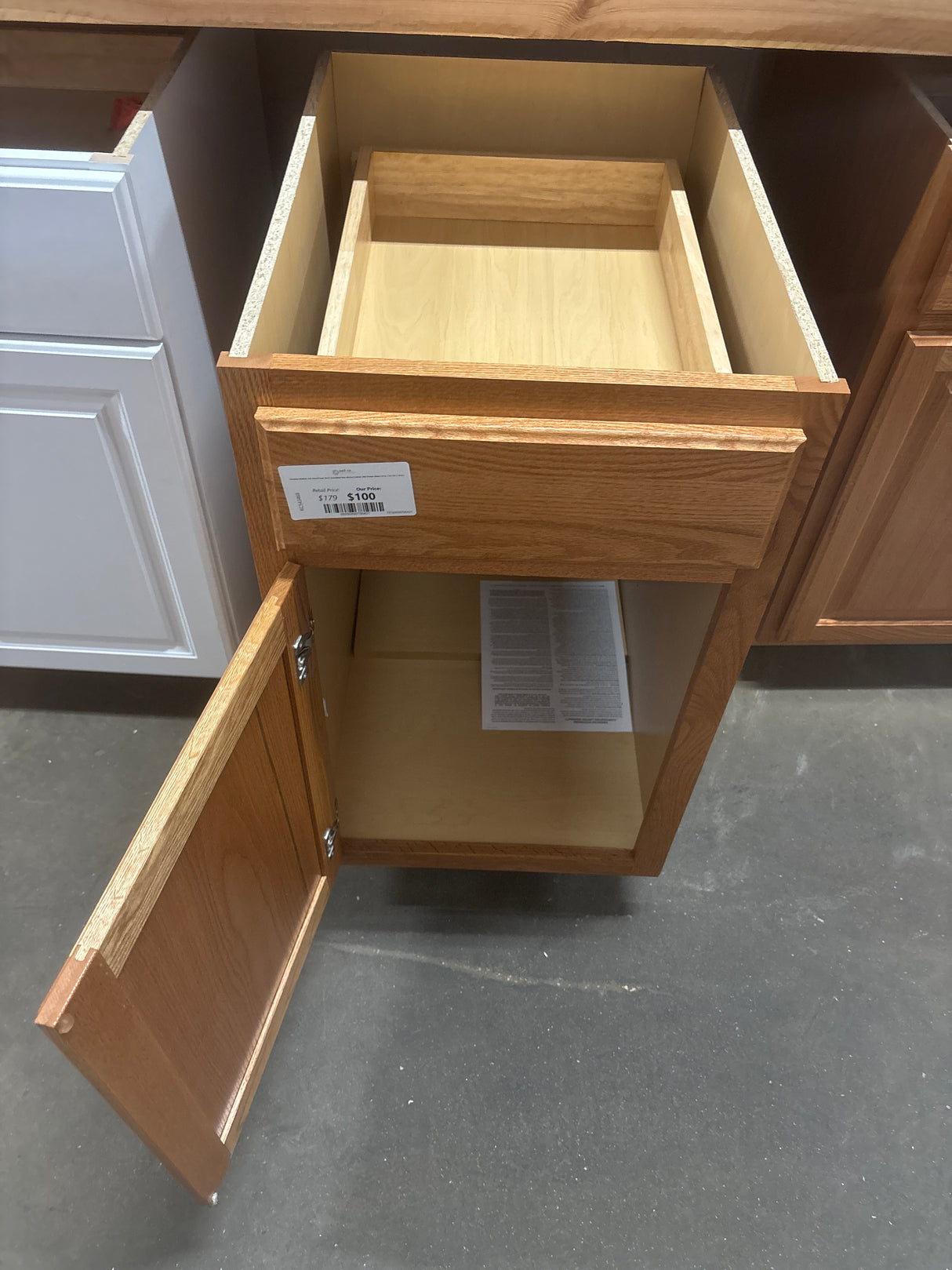 Hampton Medium Oak Raised Panel Stock Assembled Base Kitchen Cabinet with Drawer Glides (18 in. x 34.5 in. x 24 in.)