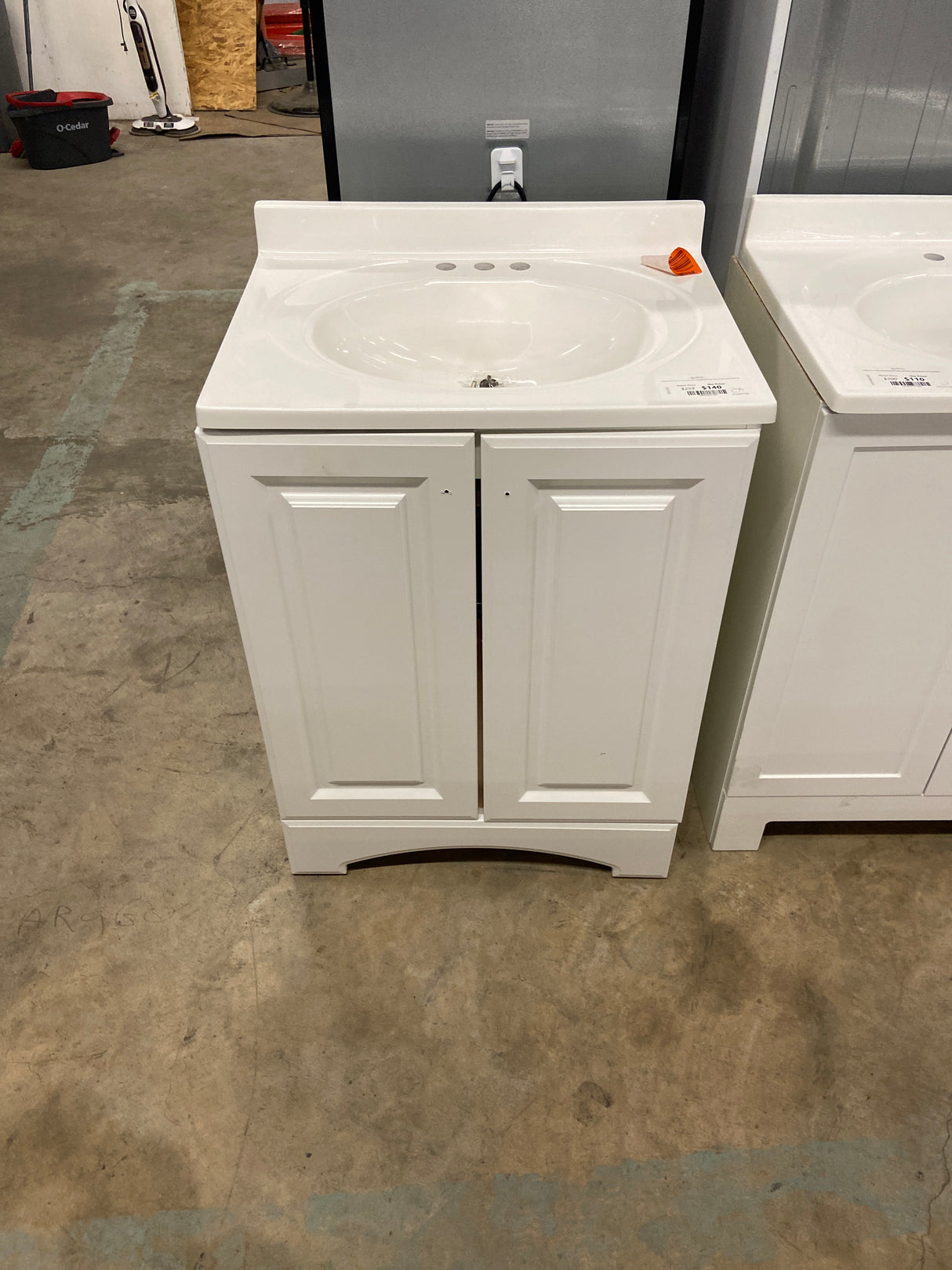 Everdean 25 in. W x 19 in. D x 34 in. H Single Sink Freestanding Bath Vanity in White with White Cultured Marble Top