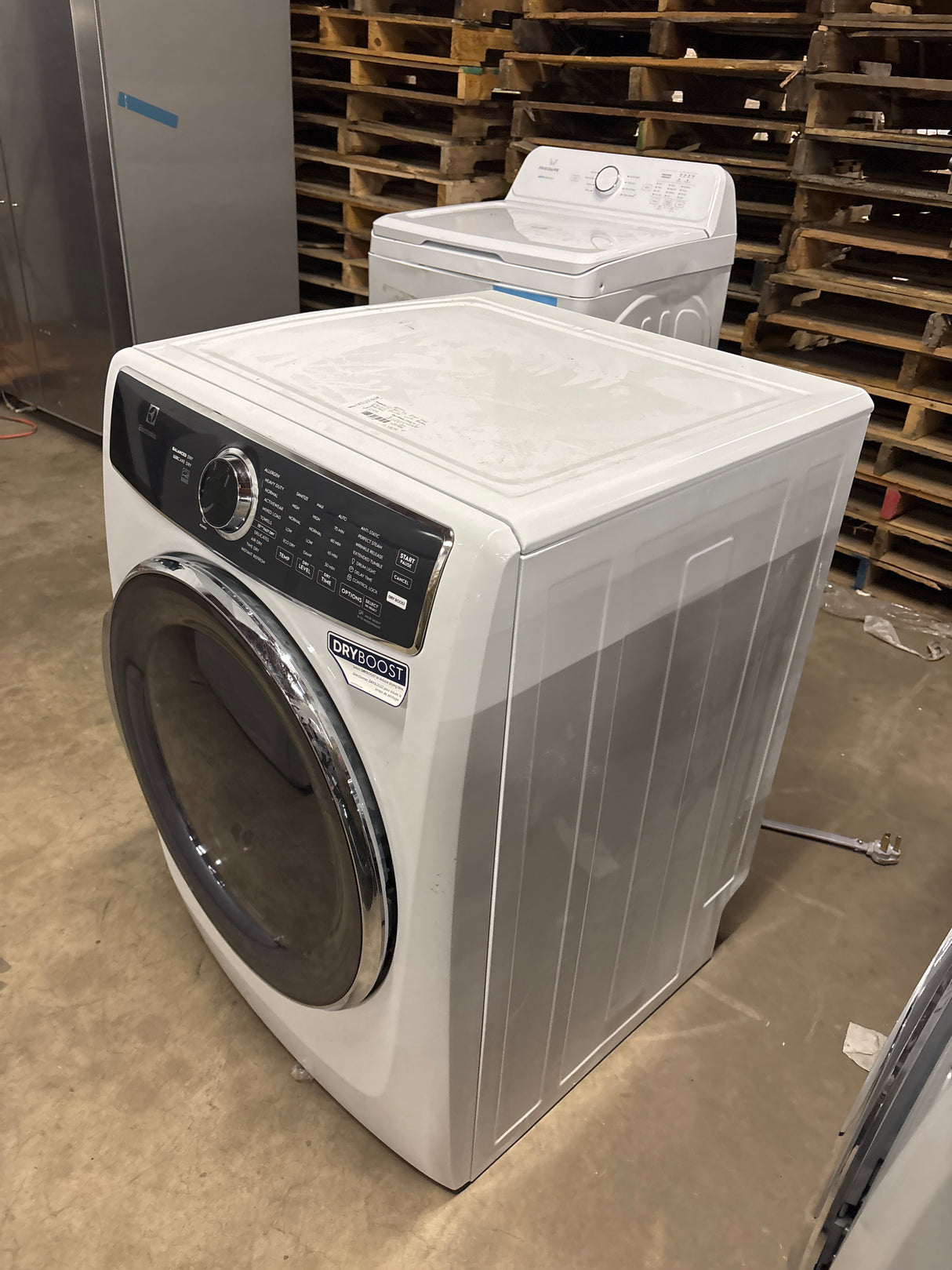 27 in. W 8 cu. ft. Front Load Electric Dryer with Perfect Steam and LuxCare Dry System, ENERGY STAR in White