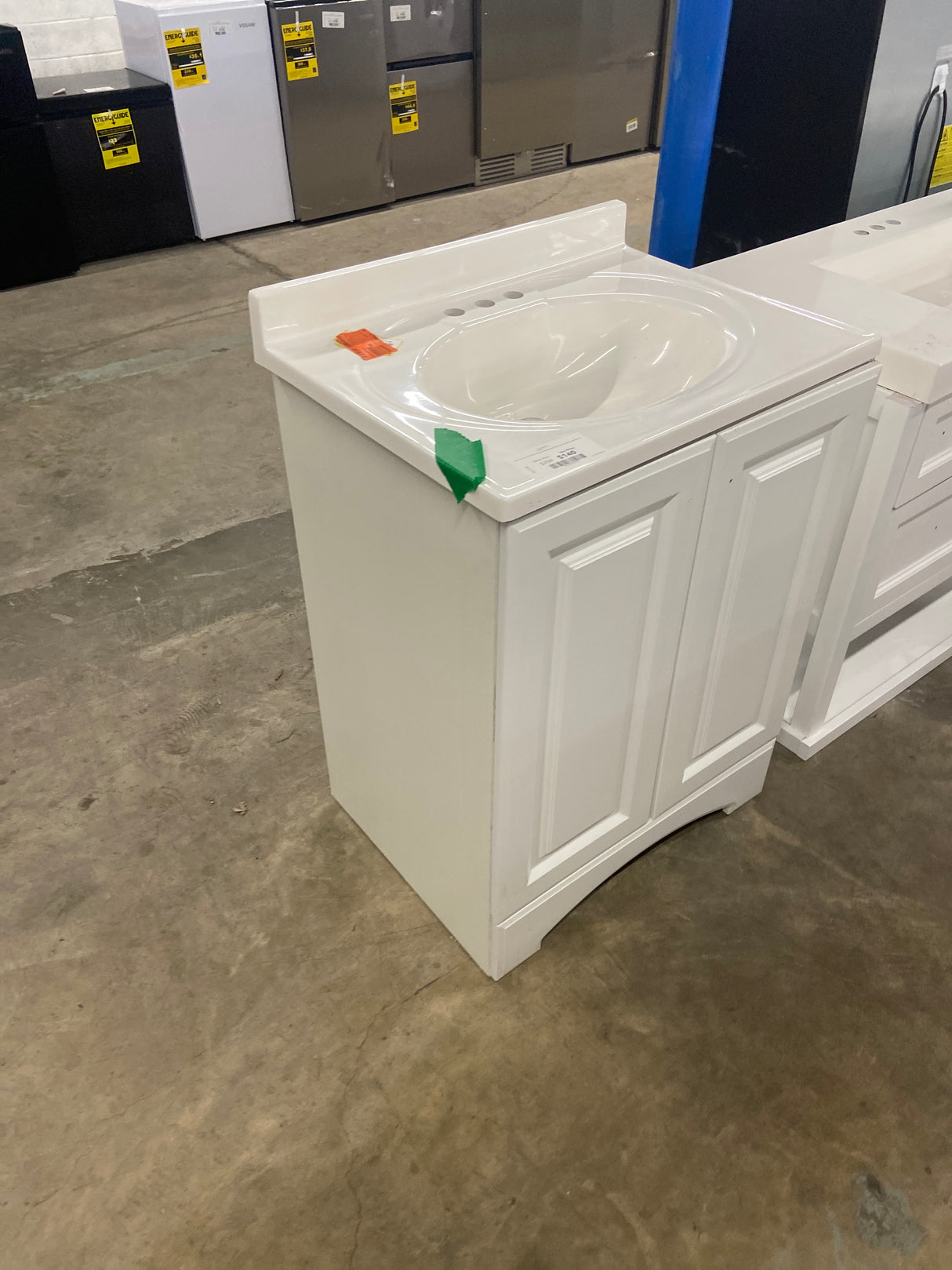 Everdean 25 in. W x 19 in. D x 34 in. H Single Sink Freestanding Bath Vanity in White with White Cultured Marble Top