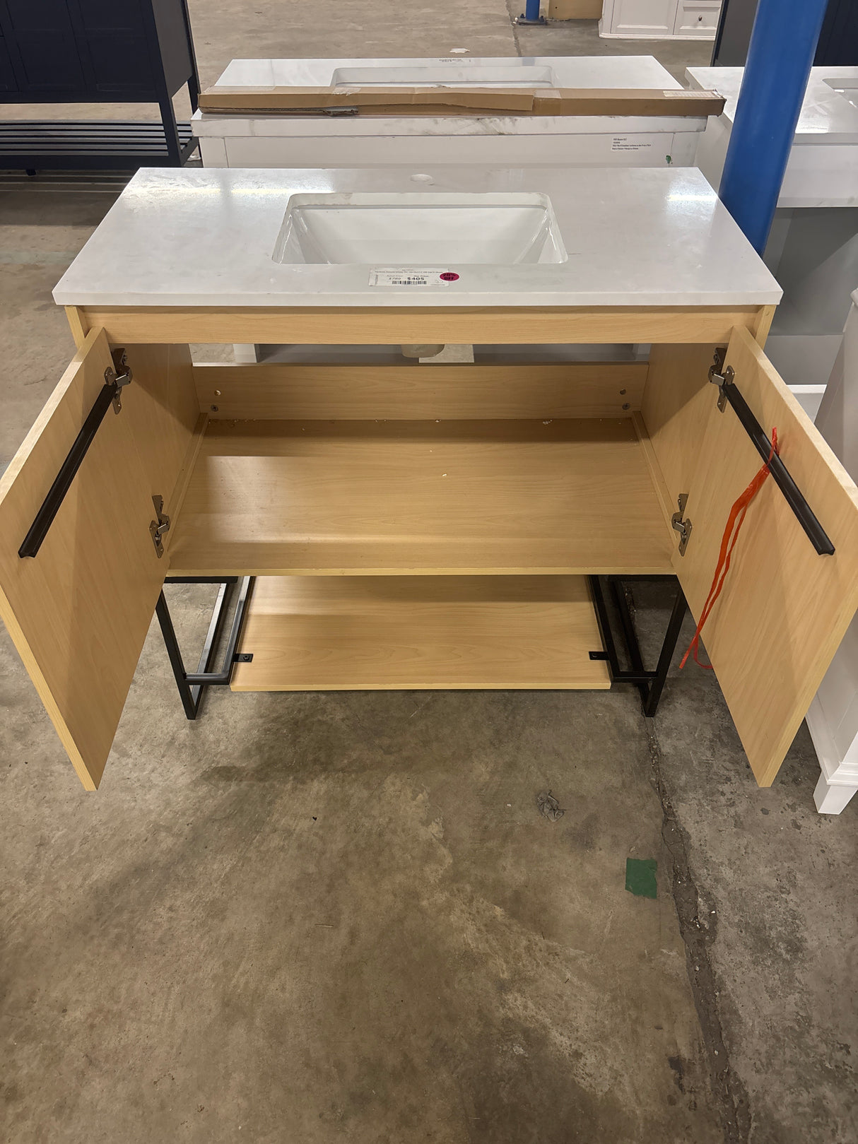 Madison Avenue Vanity 2Dr 36x18x33.5 VW top in Maple