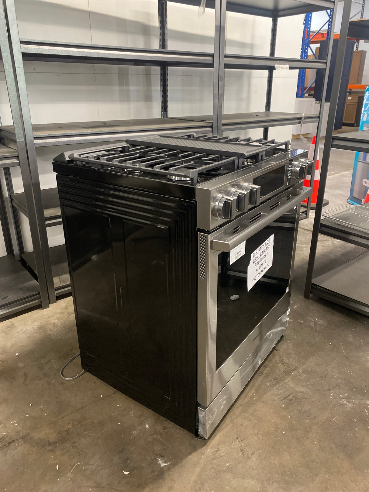 Samsung 6.0 cu. ft. Bespoke Smart Slide-In Gas Range with Illuminated Precision Knobs, No Preheat Air Fry Max and True Convection (missing back right burner)