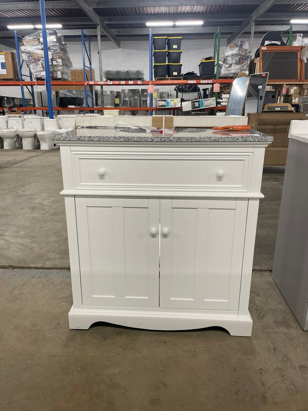 Fremont 32 in. Single Sink Freestanding White Bath Vanity with Grey Granite Top (Assembled)