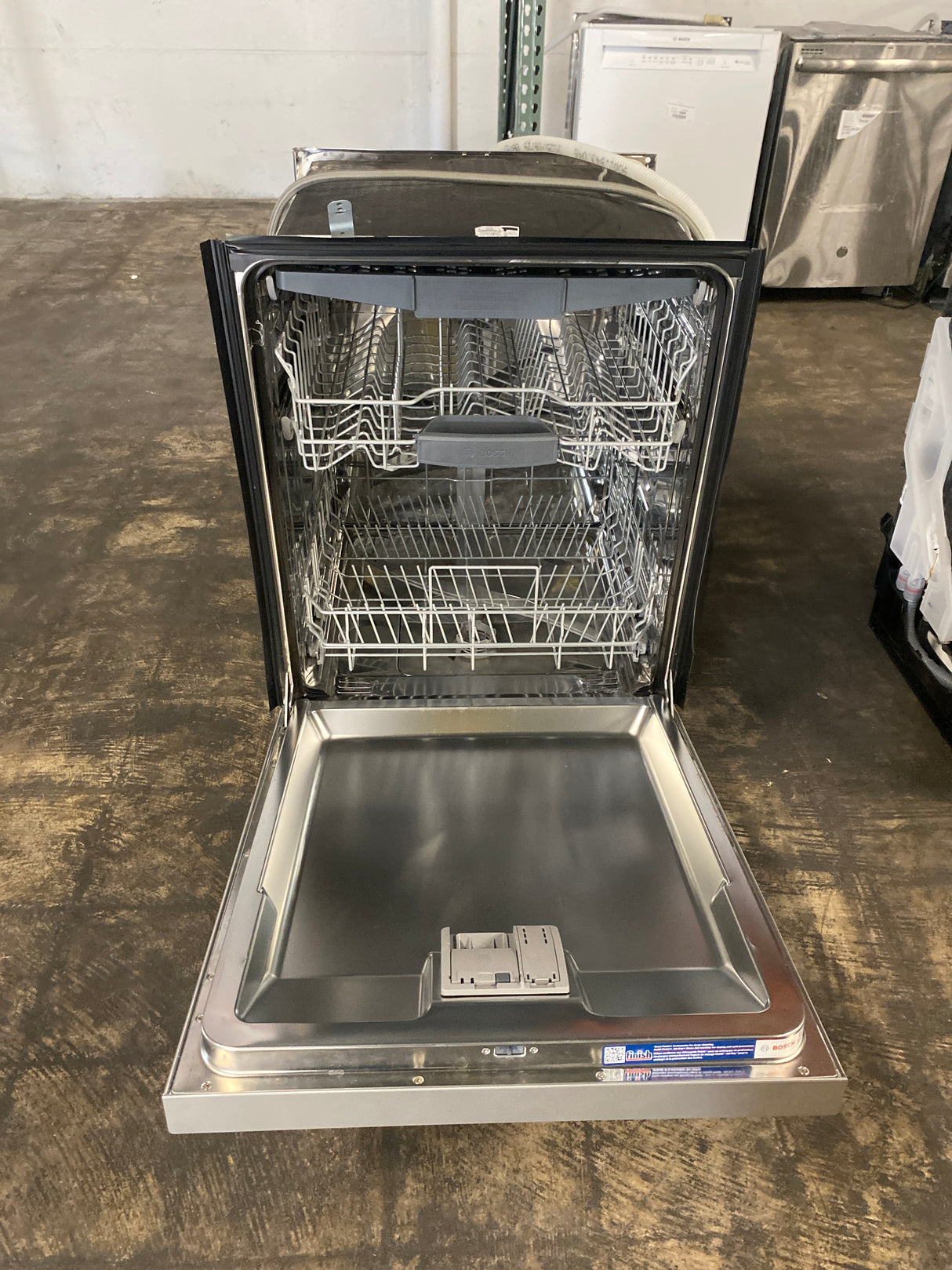 Bosch 300 Series Front Control Recessed Handle Dishwasher
