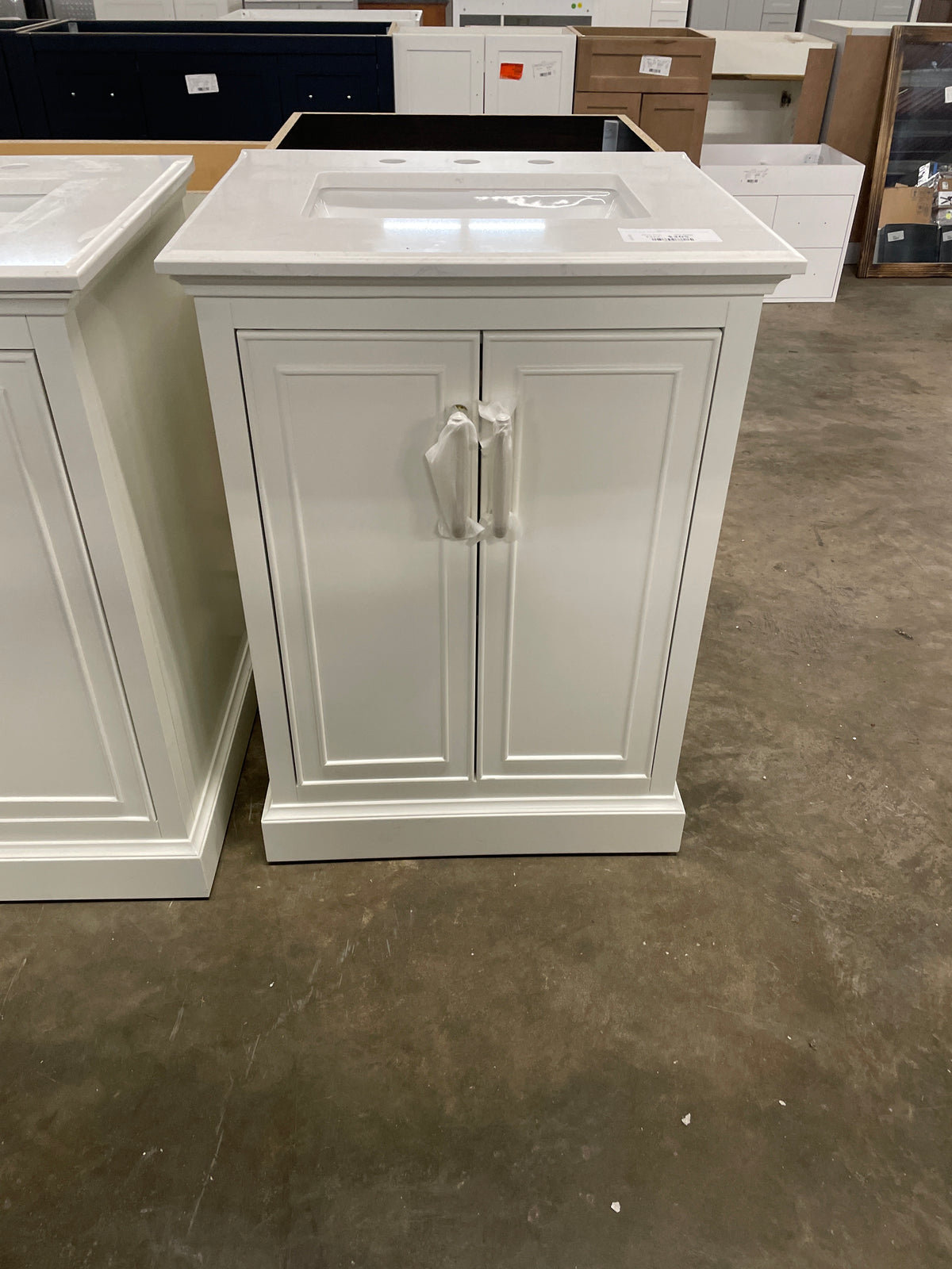 Ravenscroft 25 in. Single Sink Freestanding Bath Vanity in White Swan w/ Carrara White Engineered Stone Top (Assembled)