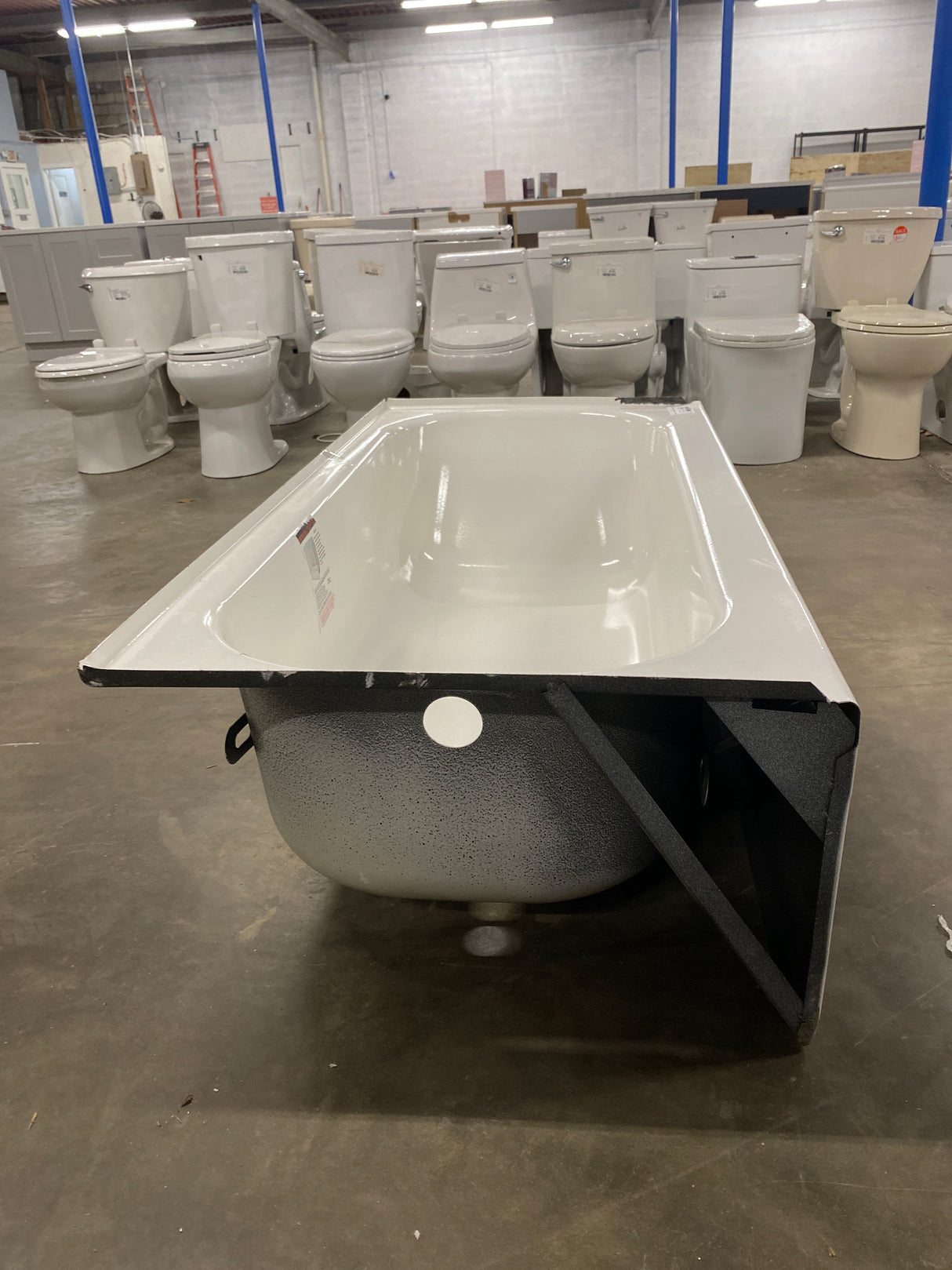 Maui 60 in. x 30 in. Soaking Bathtub with Left Drain in White