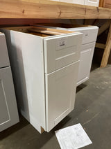 Arlington Vesper White Plywood Shaker Stock Assembled Base Kitchen Cabinet Soft Close 15 in. W x 24 in. D x 34.5 in. H