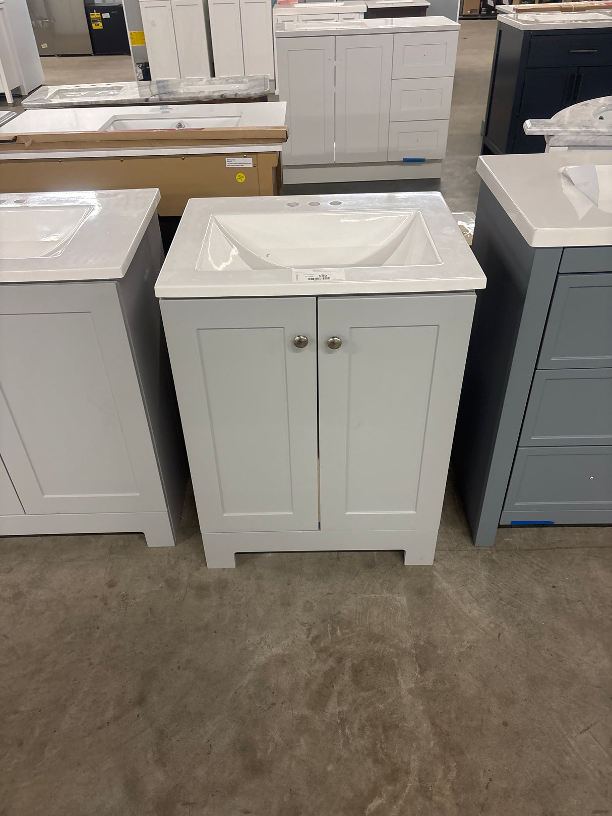 24 in. W x 19 in. D x 33 in. H Single Sink Freestanding Bath Vanity in Pearl Gray with White Cultured Marble Top