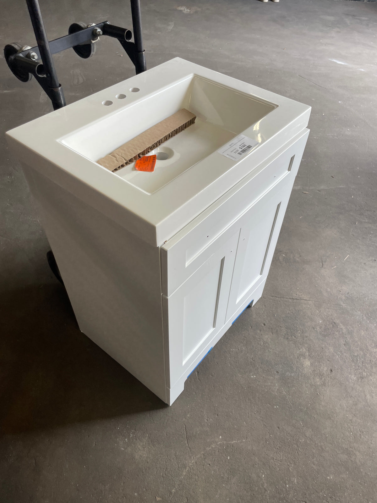 Everdean 25 in. W x 19 in. D x 34 in. H Single Sink Freestanding Bath Vanity in White with White Cultured Marble Top