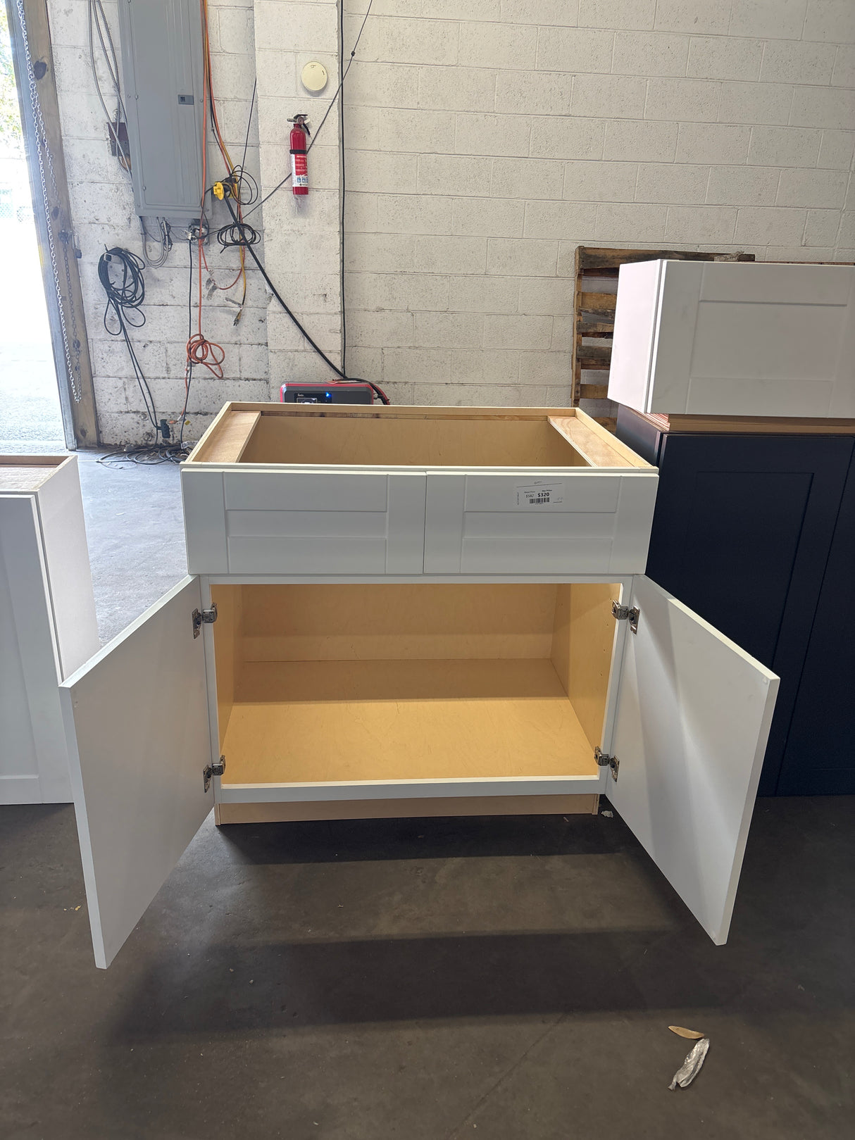 Richmond Verona White Plywood Shaker Ready to Assemble Sink Base Kitchen Cabinet Sft Cls 36 in W x 24 in D x 34.5 in H