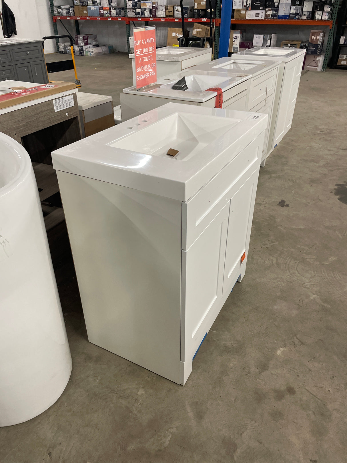 Everdean 31 in. W x 19 in. D x 34 in. H Single Sink Freestanding Bath Vanity in White with White Cultured Marble Top