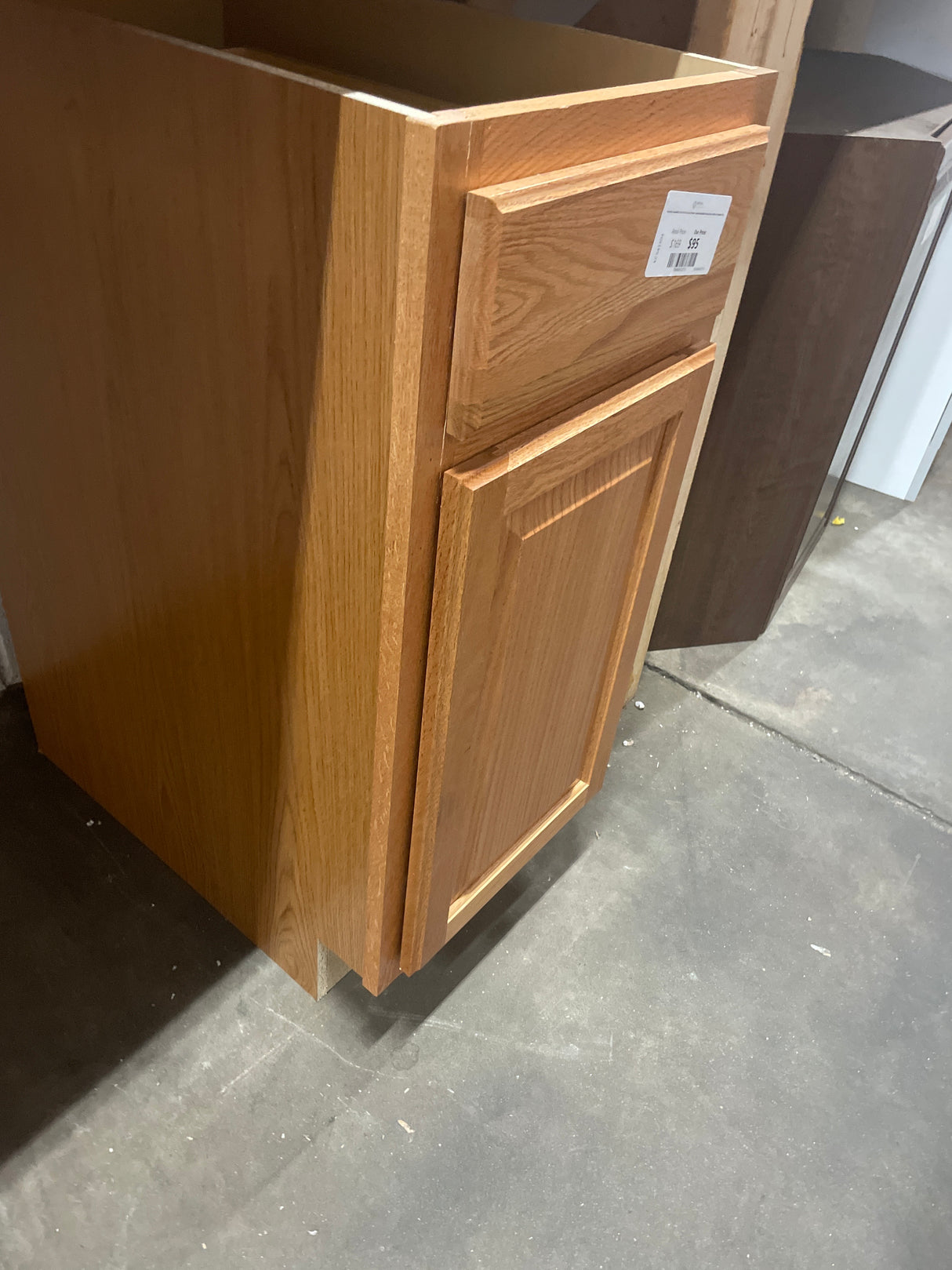 Hampton Assembled 15x34.5x24 in. Base Kitchen Cabinet with Ball-Bearing Drawer Glides in Medium Oak