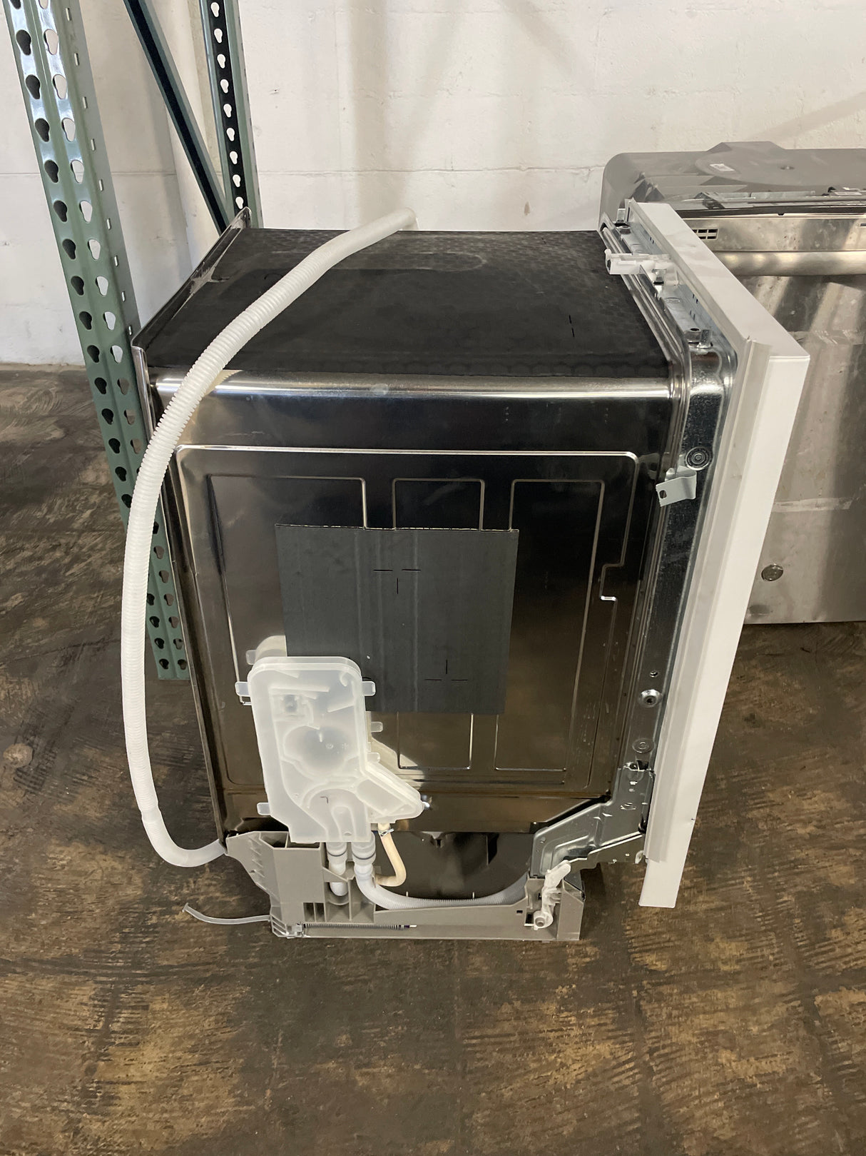 Bosch 300 Series Front Control Recessed Handle Dishwasher