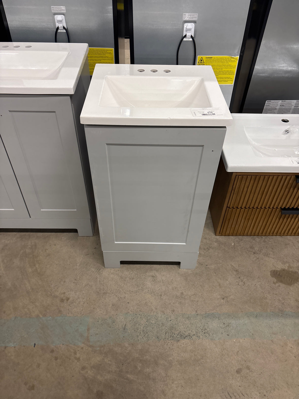 18 in. W x 17 in. D x 33 in. H Single Sink Freestanding Bath Vanity in Pearl Gray with White Cultured Marble Top