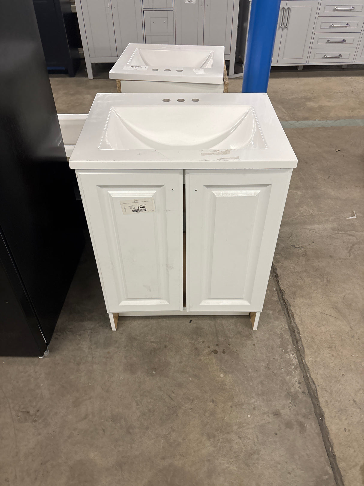 Everdean 25 in. W x 19 in. D x 34 in. H Single Sink Freestanding Bath Vanity in White with White Cultured Marble Top