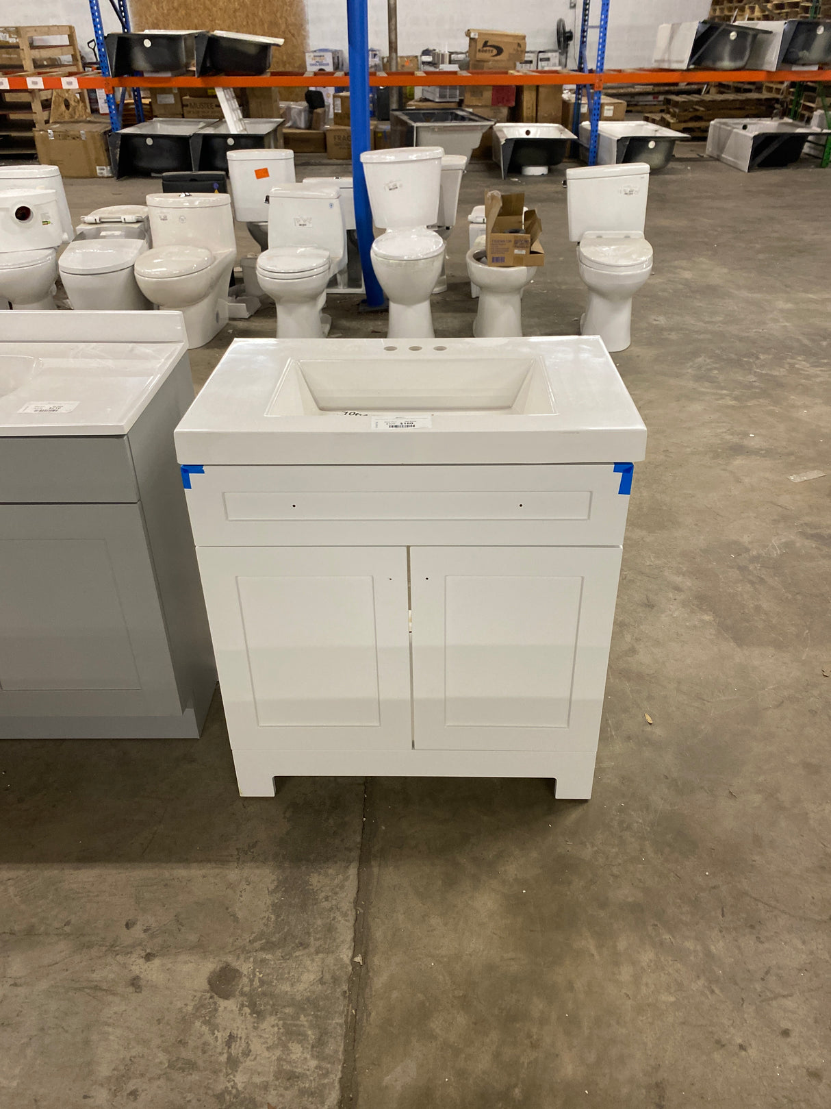 Everdean 31 in. W x 19 in. D x 34 in. H Single Sink Freestanding Bath Vanity in White with White Cultured Marble Top