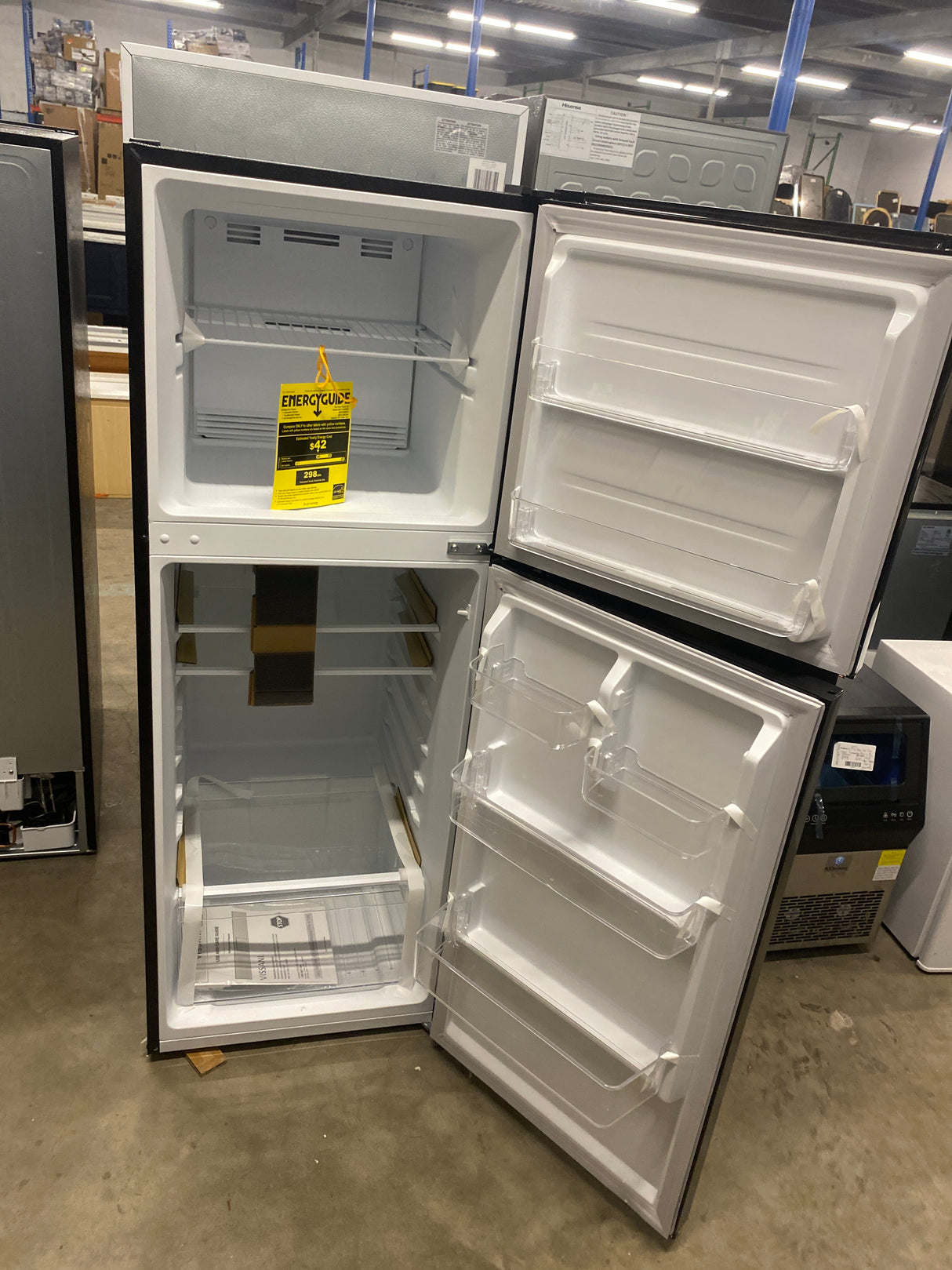 10.1 cu. ft. Top Freezer Refrigerator in Black