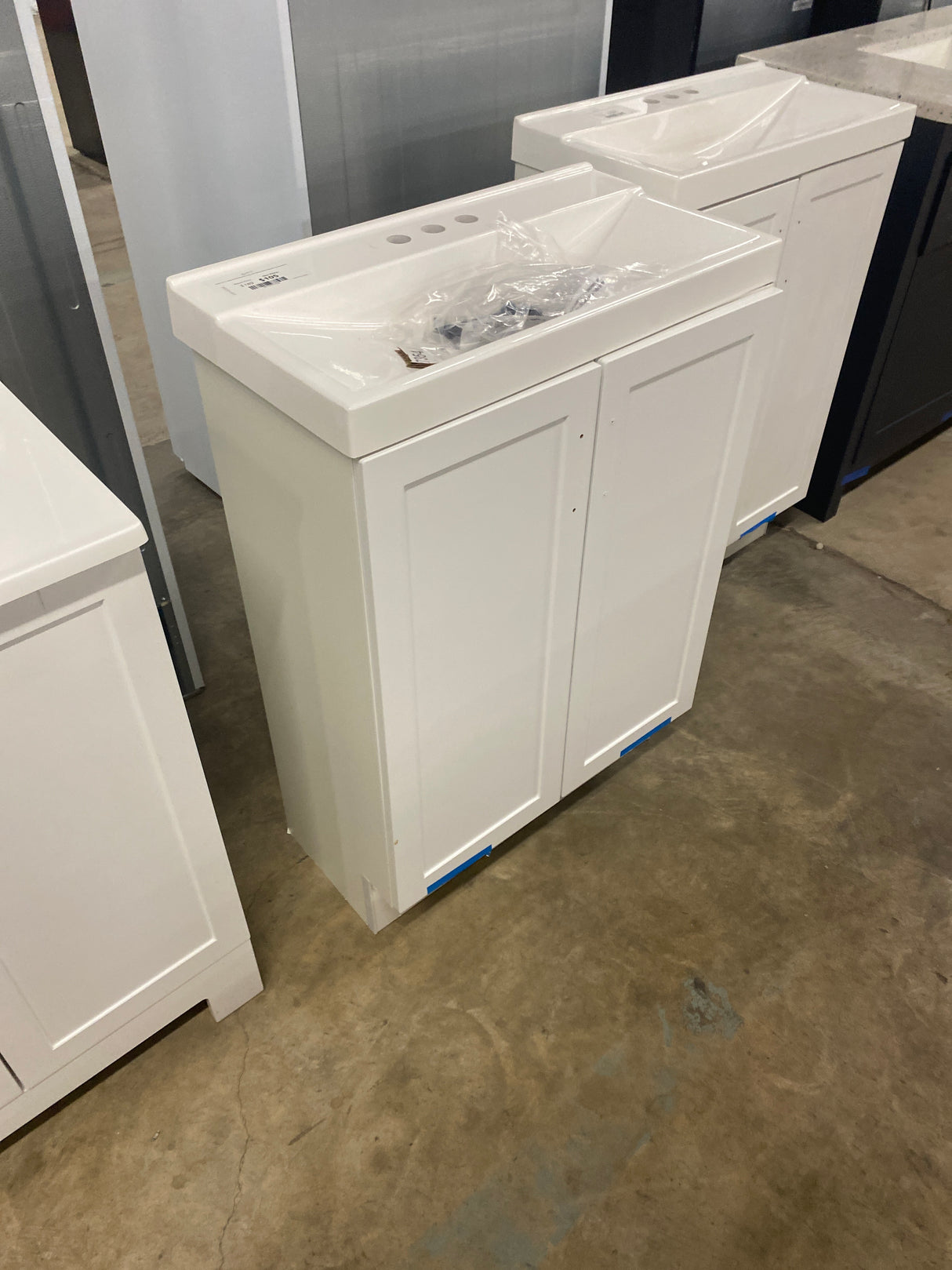 Penlee 25 in. Single Sink White Bath Vanity with White Cultured Marble Top (Assembled)