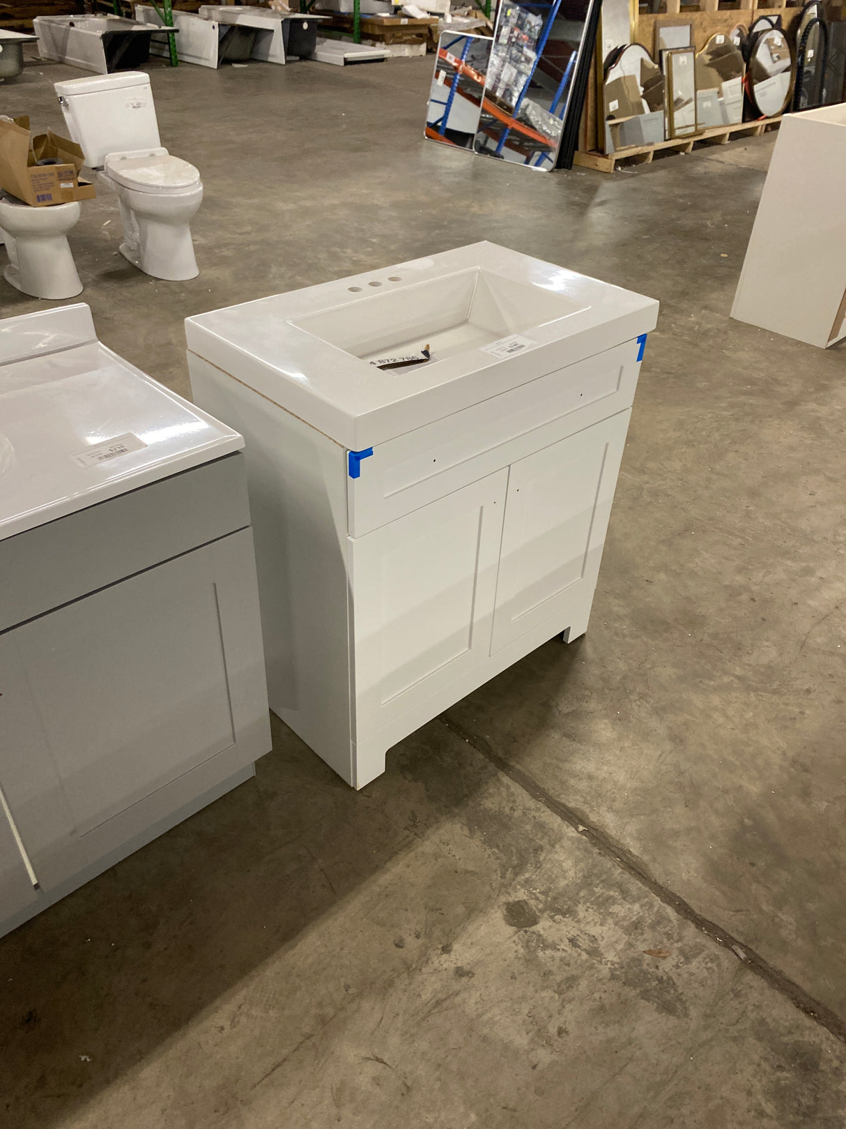 Everdean 31 in. W x 19 in. D x 34 in. H Single Sink Freestanding Bath Vanity in White with White Cultured Marble Top