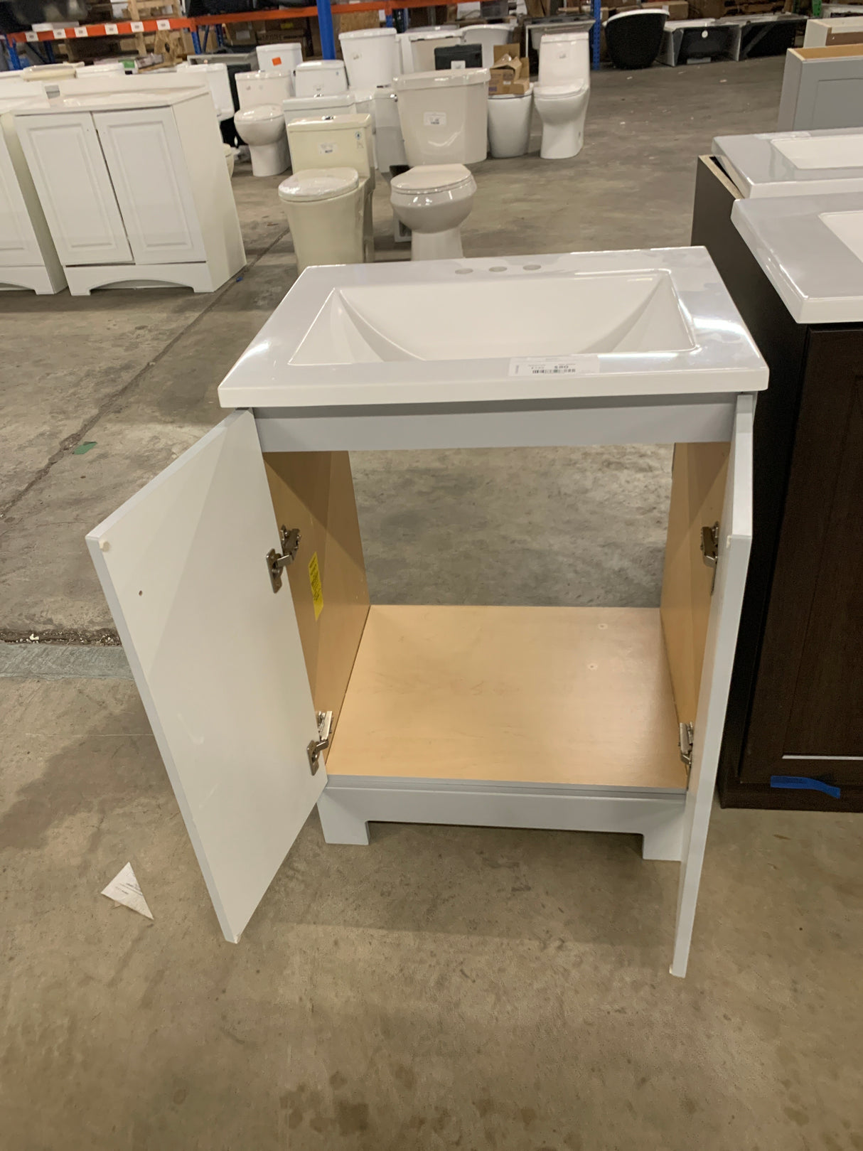24 in. W x 19 in. D x 33 in. H Single Sink Freestanding Bath Vanity in Pearl Gray with White Cultured Marble Top