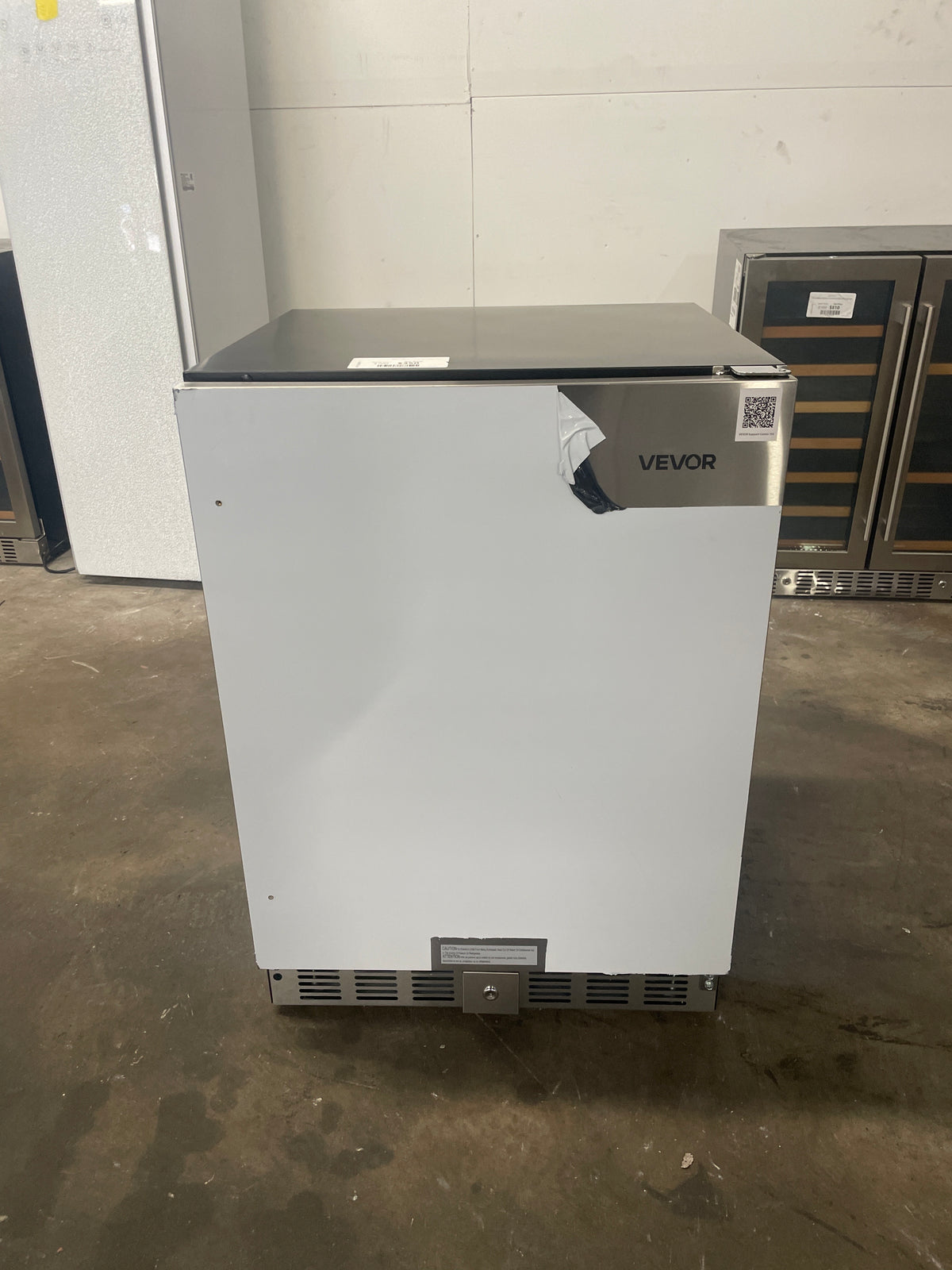 24.43in. Beverage Fridge Refrigerator 150 QT Indoor/Outdoor Undercounter or Freestanding with Metal Plate Body Sliver