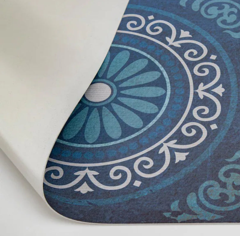 Quince Navy/Blue 5 x 7 Medallion Vinyl Area Rug