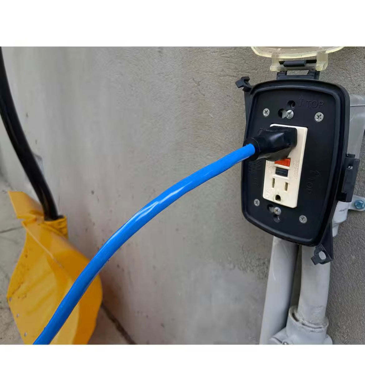 50 ft. 14/3 Medium Duty Cold Weather Indoor/Outdoor Extension Cord, Blue