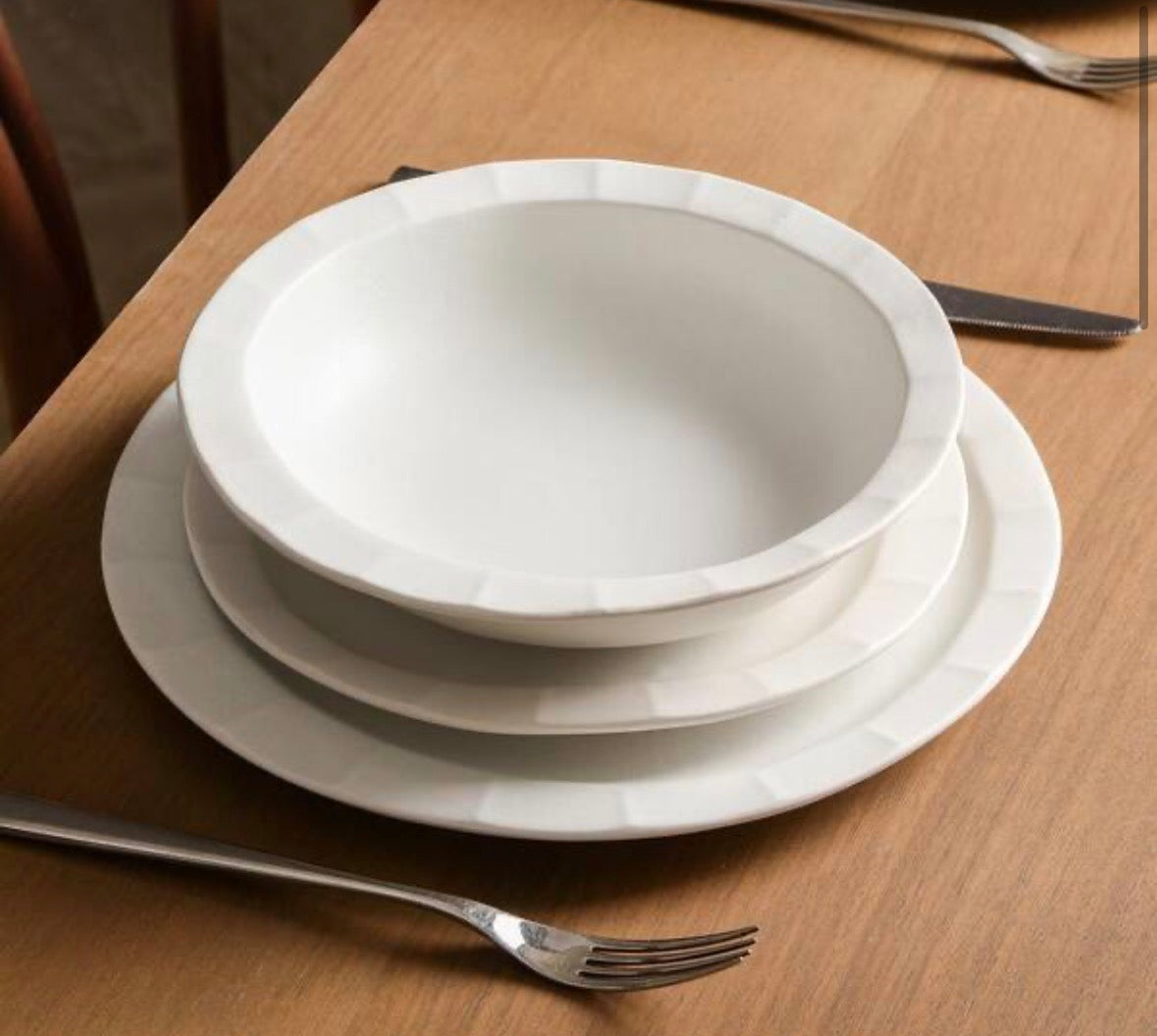 Oasis 12-Piece White Stoneware Full Set (Service for 4)